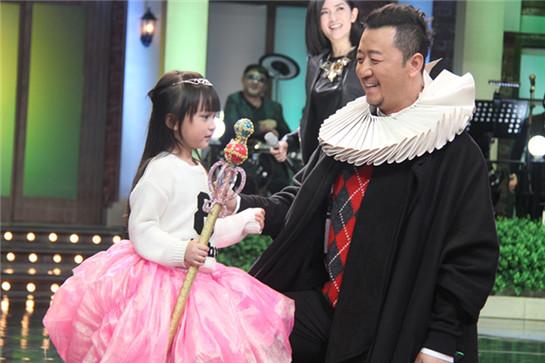 郭涛携萝莉登《嗨！2014》 大眼萌妞酷似森碟  