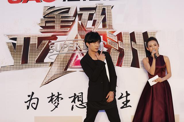 薛之谦走红毯失控 被调侃与微博大号抢饭碗