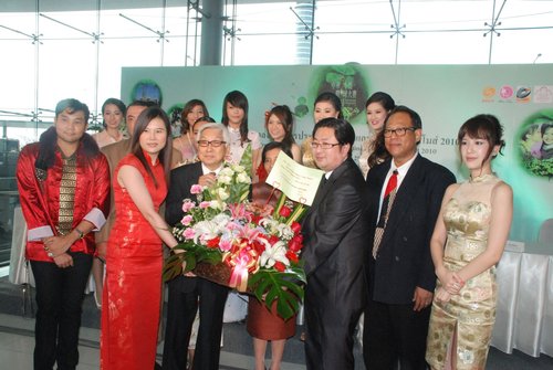 2010泰国环球小姐大赛启动 陈可辛父亲到场助阵