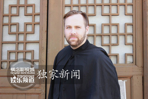 入行2年连接20部戏 外国小伙结缘中国电视