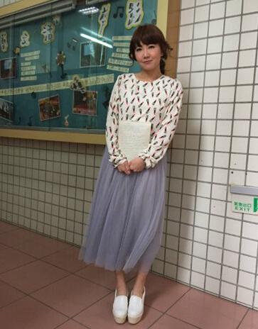 台湾女主播自曝在英国被欺凌 被人用汉堡盖头上_娱乐_腾讯网