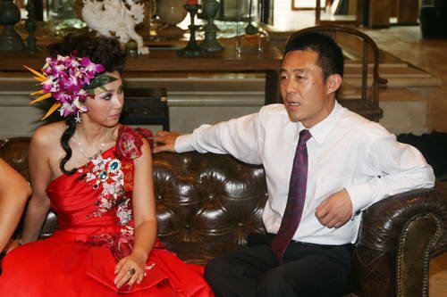 《幸福攻略》三兄妹集体二婚 侯勇饰演无性家奴