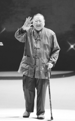77岁倪匡淡定面对作品改编：泼出的水，我不管
