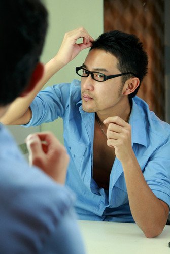 毛毅感恩《野鸽子》主创团队 试戏六次变男一