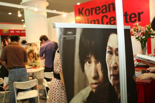 限制电影排行_又一部好莱坞“限制级”电影混进内地市场,想以“偷袭”方式圈钱(2)