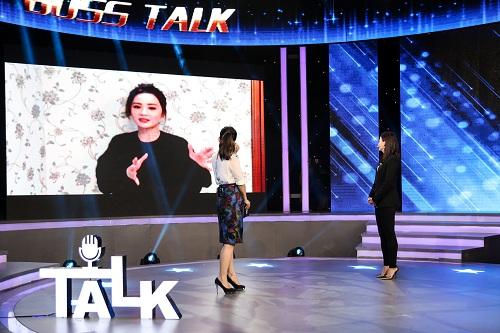 《华商启示录》霍汶希现场对话90后 港普玩弹幕