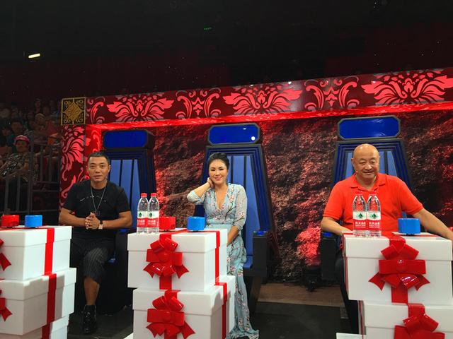 乌兰托娅担任央视综艺盛典评委 真性情泪洒现场