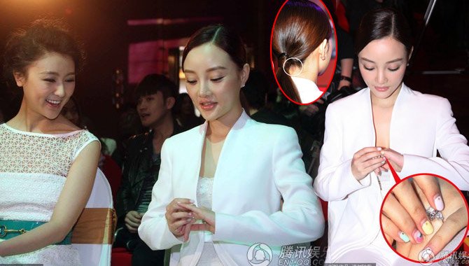 女生脚扭图片_女生美足玉脚_初中女生光脚_清纯初中 ...