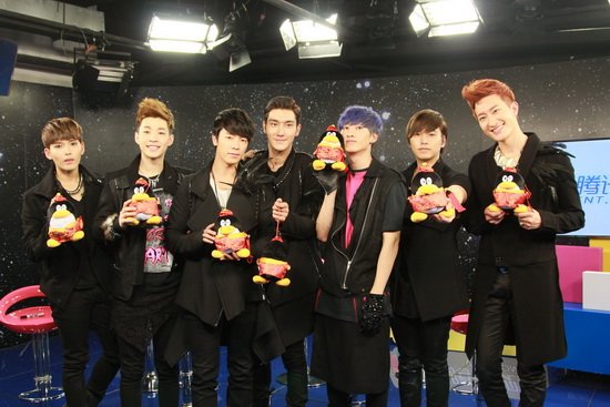 super junior-m(左起:厉旭,henry,东海,始源,银赫,晟敏,周觅)