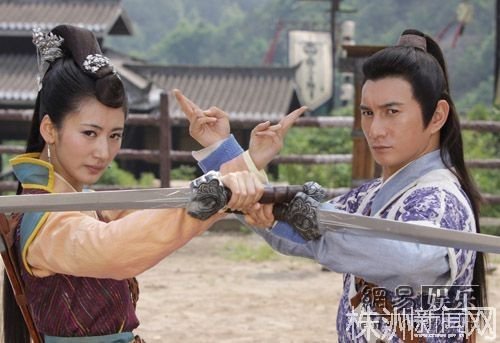 新白发魔女传花絮 吴奇隆马苏水中激情(图)