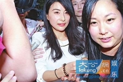 闄曡タ浜嬩笟鍗曚綅鎷涜_盘点娱乐圈吃货女神不老容颜(3)