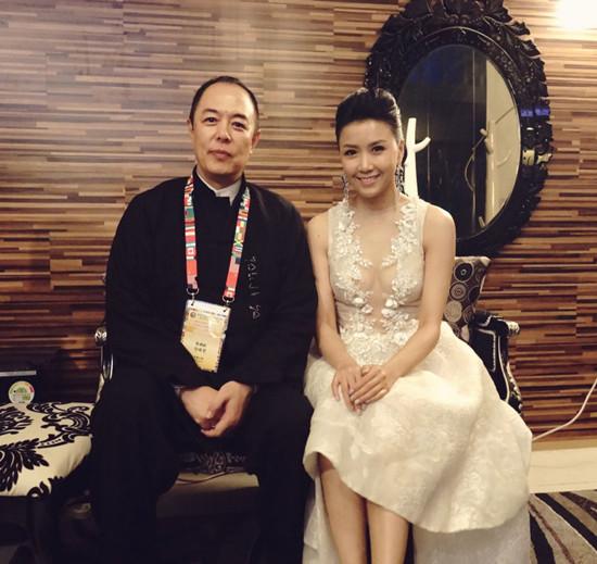 王蓉现身富川电影节 献唱《小鸡小鸡》震撼全场