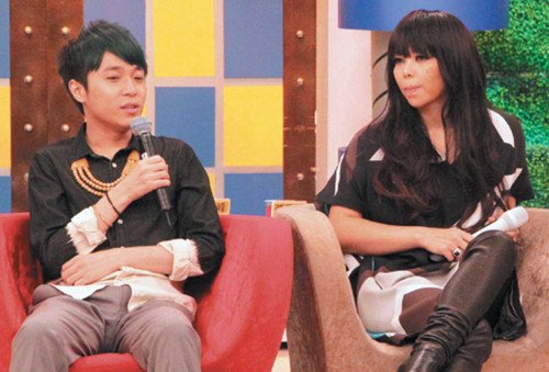 中美嫩模玩篮球春光乍泄马苏