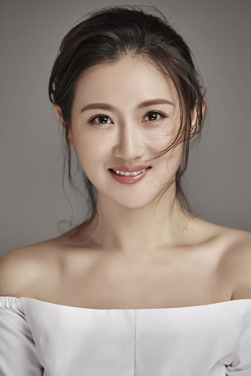 《 传奇大掌柜 》登央视 许多出演传奇女性李香