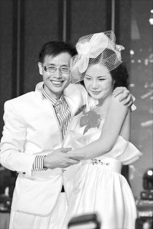 <em>女友</em>黄梓琪称自己买结婚<em>戒指</em>:邓建国比我还穷