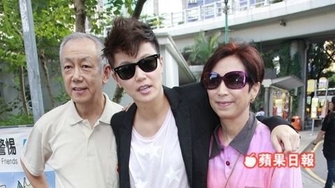 <em>何韵诗出柜</em>想当妈妈 绯闻<em>女友</em>容祖儿力挺/图_