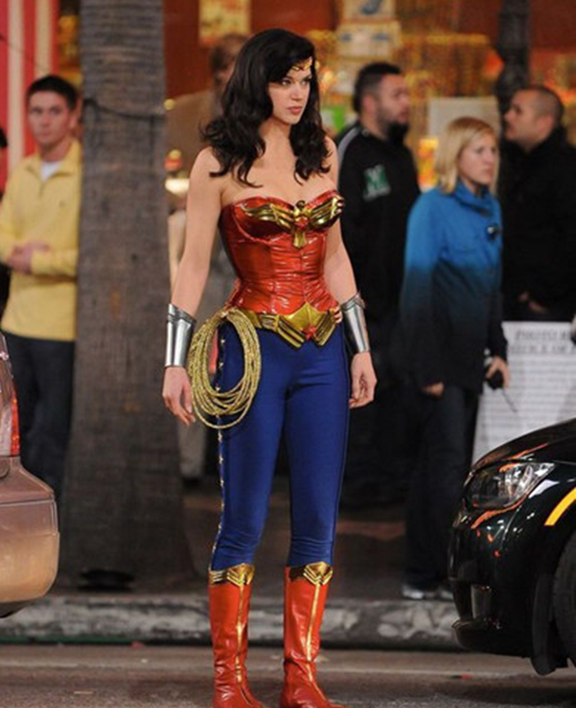 蝙蝠侠大战超人？其实是《神奇女侠》预告片