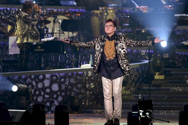 谭咏麟银河岁月40载演唱会  首晚唱足三小时