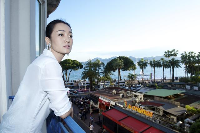 戛纳专访巩俐:红毯不重要 把劲儿留在好作品里