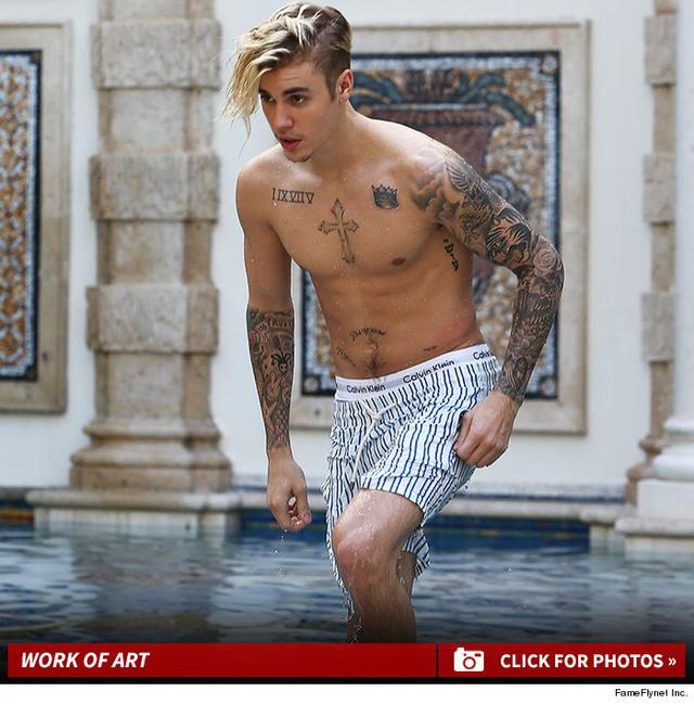 贾斯汀·比伯迈阿密开狂欢派对 泳池半裸秀文身 - 中文文化 - 中国日报网