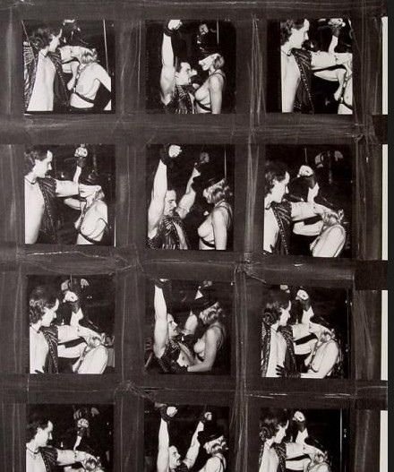 麦当娜曝大尺艺术露点旧照 与<em>同性</em>演SM戏码[图