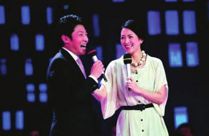 传章子怡撒贝宁婚期将至 女方回应：假新闻