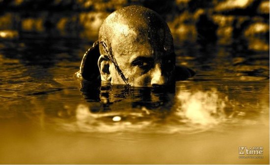 《星际传奇3》首张正式剧照 范迪塞尔炫酷出水