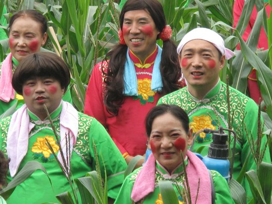 乡村喜剧闯春节档 《闹着玩》上演农民村晚