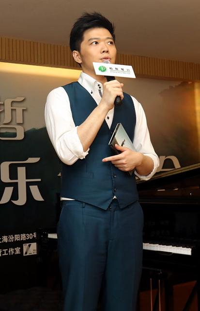 薛汀哲在沪宣传新碟 称将融入时尚电音元素