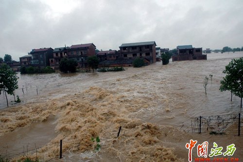 组图:江西洪涝灾害局地超过1998年特大洪水