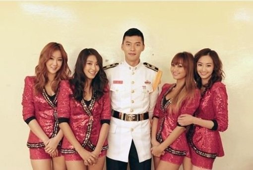 韩国女子组合SISTAR自摸图片