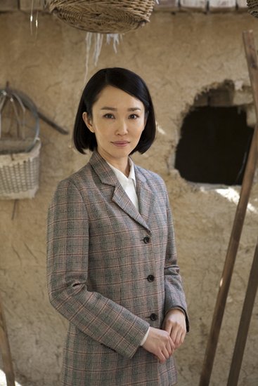 《屯戍西疆》新疆热拍 范文芳鼓励林保怡捉苍蝇