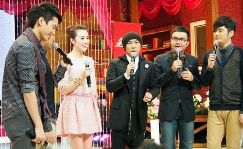 《隋唐英雄》热播+花大脚亮相《天天向上》