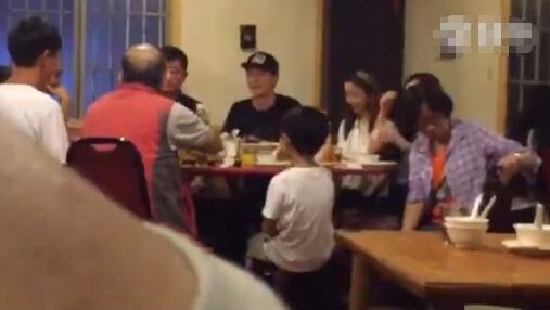 林心如回台合体霍建华 与霍家人一同吃家宴
