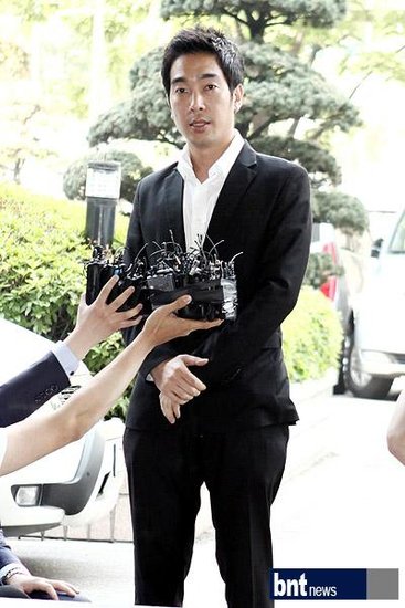 韩国涉嫌性侵男星被判刑5年佩戴电子脚链10年