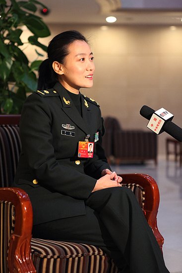 谭晶关心青少年成长 建议加大励志歌曲创作力