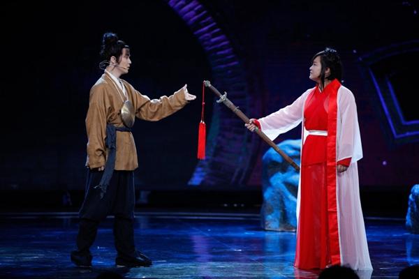 《喜剧人》半决赛:沈腾扮卓别林贾玲变紫霞