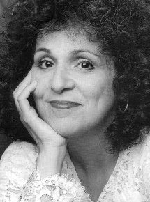 《大爆炸》Howard之母只闻其声 首度露面受访