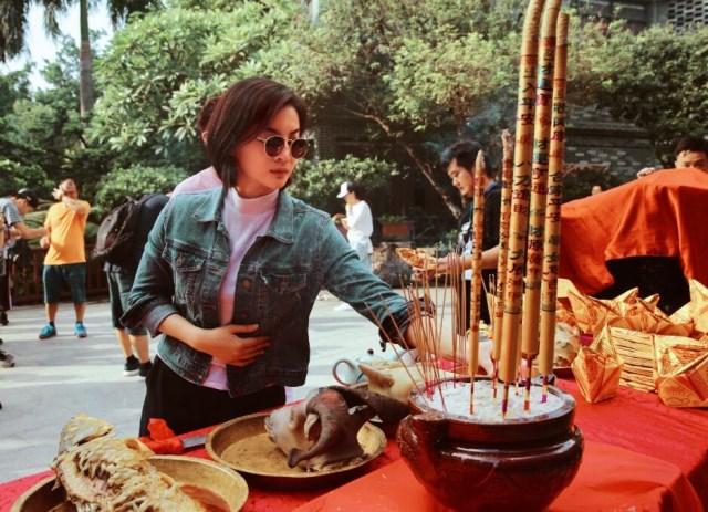 《向南有小雨》杨杏饰机车少女 野性形象受关注