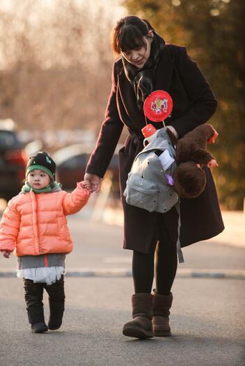 董洁儿子被称易烊顶顶 梅婷带娃欲崩溃