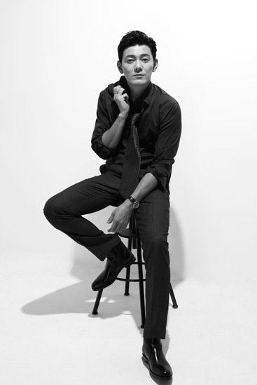 苗韵桐《爱我》蜕变 “反恐精英”成时尚设计师