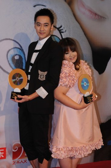 毛方圆蔡岫勍情歌对唱 蔡健雅打造《让爱随行》