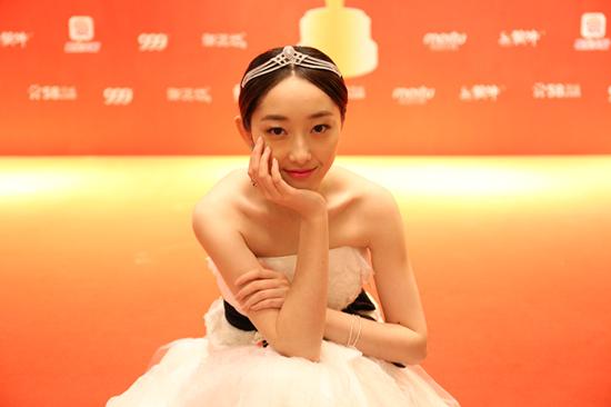 《云巅之上》热拍 蒋梦婕陈晓片场飚方言