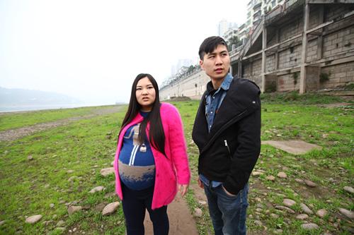 90后小夫妻毕业后啃老 孕双胞胎仍沉迷游戏