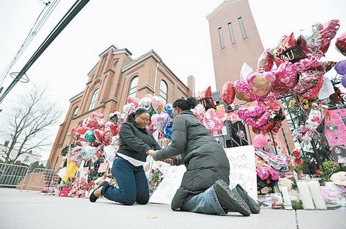 女儿bobbi见惠特尼休斯顿遗体.