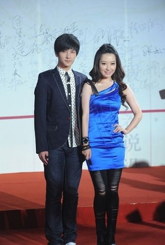 3惠特尼女儿不伦恋将成正果+与