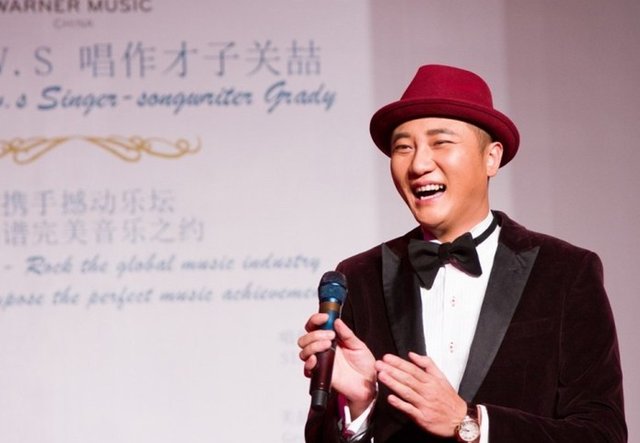 关喆签约华纳音乐 林俊杰萧敬腾齐送祝福