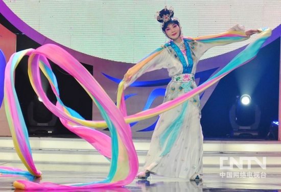 四青年勇敢闯《梨园》 纷纷挑战自我极限_娱乐