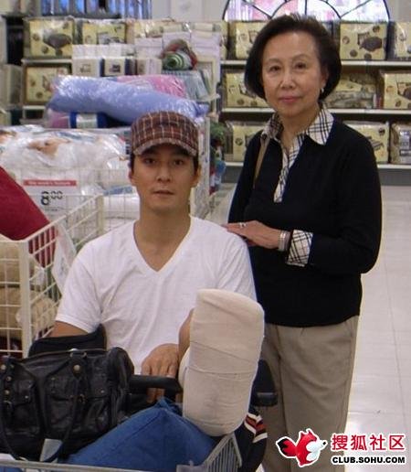 李宇春领衔 大牌明星和他们的<em>亲人照片</em>[组图]_