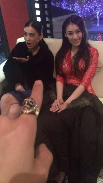 黄圣依发搞怪照庆生 生日获祝福马上有爱(图)